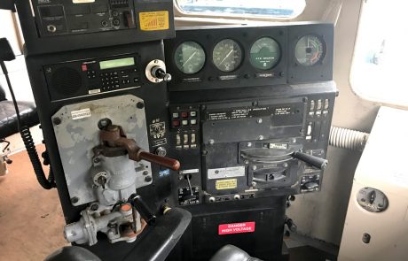 GP15_EACX1547_4 GP15-1 locomotive cabin
